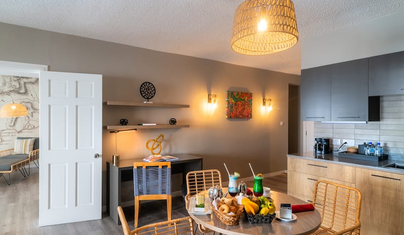 Fort Young - OceanFront Suite Dining